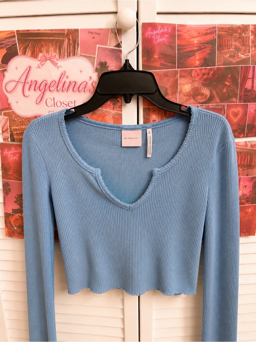 Urban Outfitters Light Blue Ribbed V-Neck Long Sleeve Crop Top